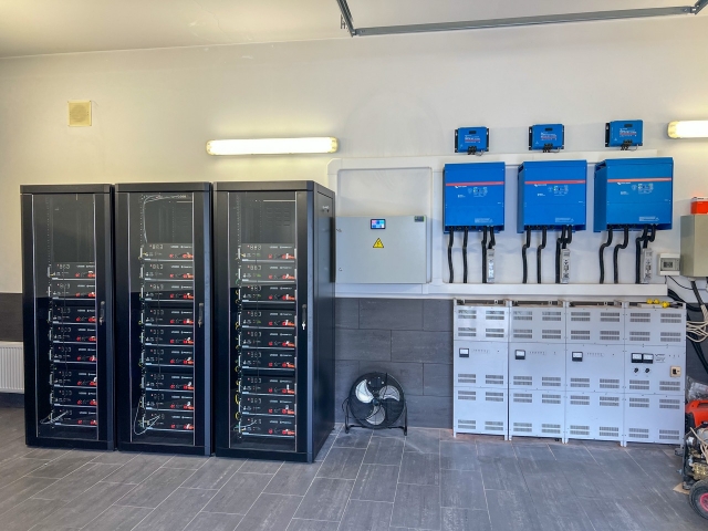 Автономне електроживлення для будинку Victron Energy 45 кВА