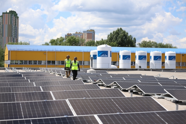 Команда UTEM SOLAR завершує реалізацію чергового проєкту промислової сонячної електростанції потужністю 135 кВт для українського виробничого підприємства