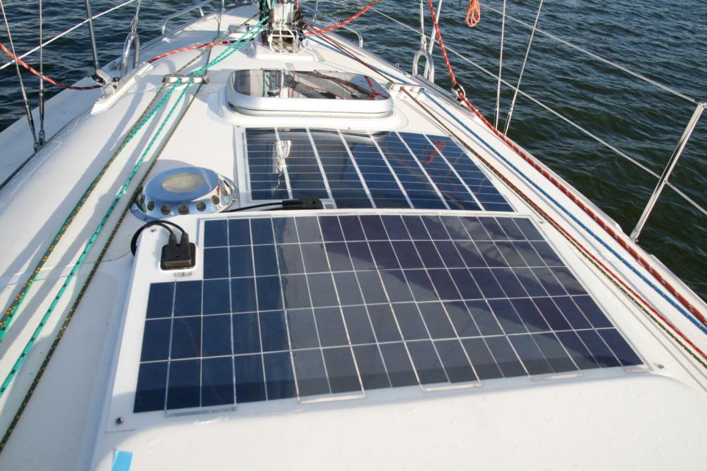 Солнечные панели – безшумное решение для яхтинга.