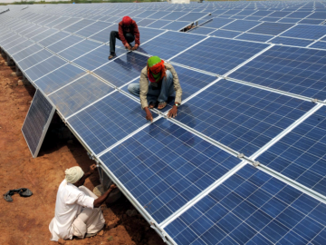 Индия. Строительство крупнейшего солнечного парка в мире.