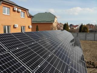 Сонячна електростанція на землі